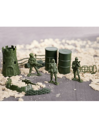 Karinė bazė - plastikinių kareivėlių...