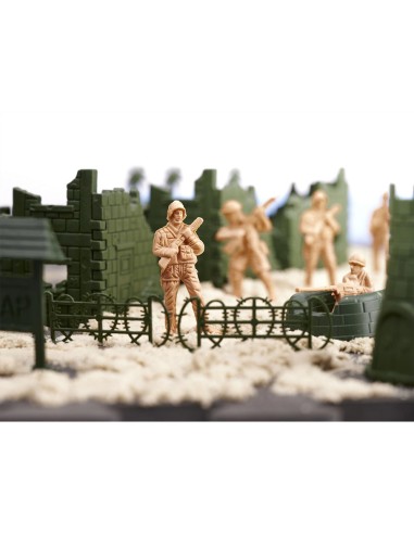 Karinė bazė - plastikinių kareivėlių...