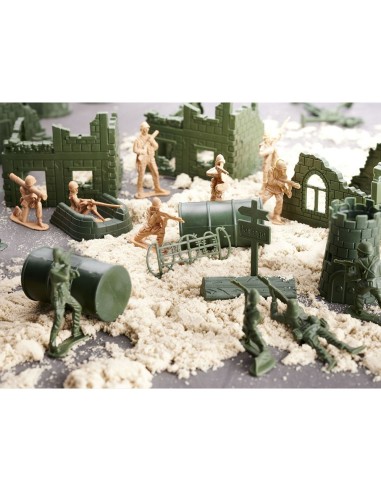 Karinė bazė - plastikinių kareivėlių...