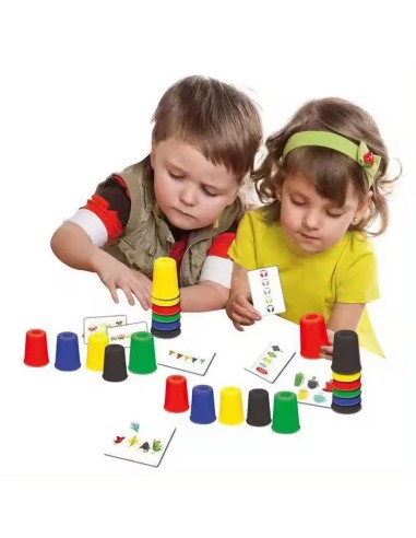 Žaidimas su spalvom ir puodeliais...