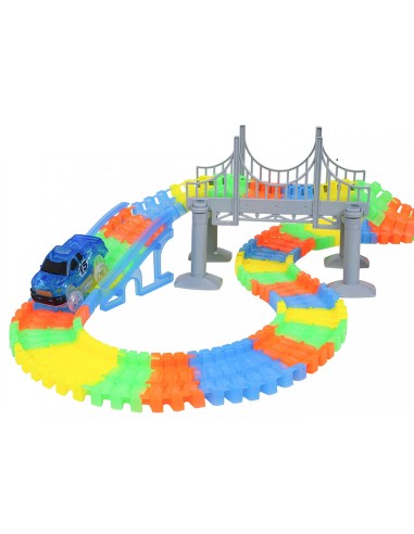 Kintama „Glow Track“ trasa: 165 elementai, begalė posūkių ir naktiniai efektai