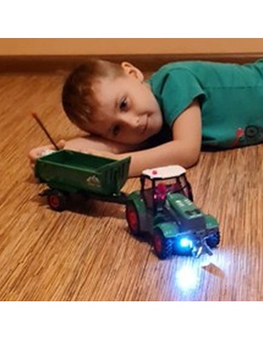 Nuotoliniu būdu valdomas traktorius...