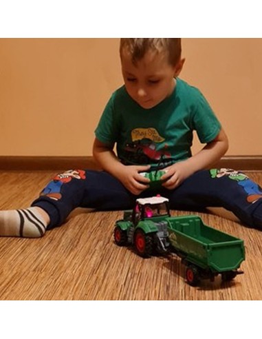 Nuotoliniu būdu valdomas traktorius...