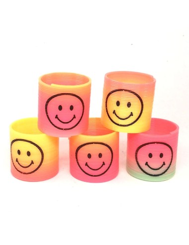 Dovana Jūsų šypsenai – klasikinė spyruoklė „Slinky“ jau pakuotėje!