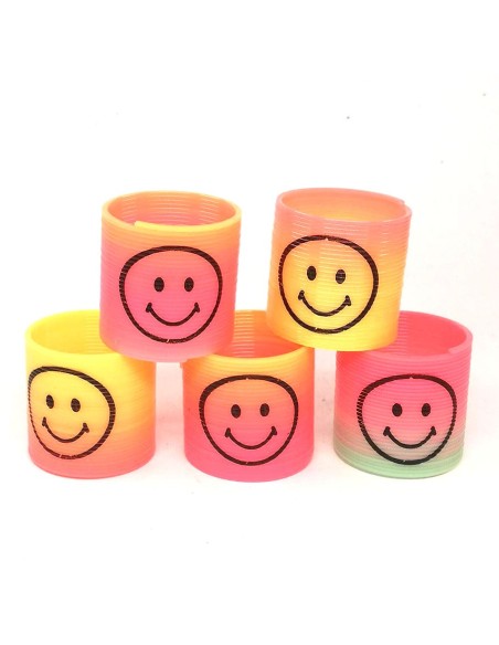 Dovana Jūsų šypsenai – klasikinė spyruoklė „Slinky“ jau pakuotėje!