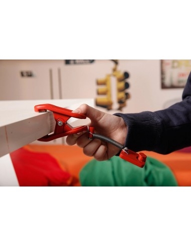 Žaidimas su lazeriu ir bomba